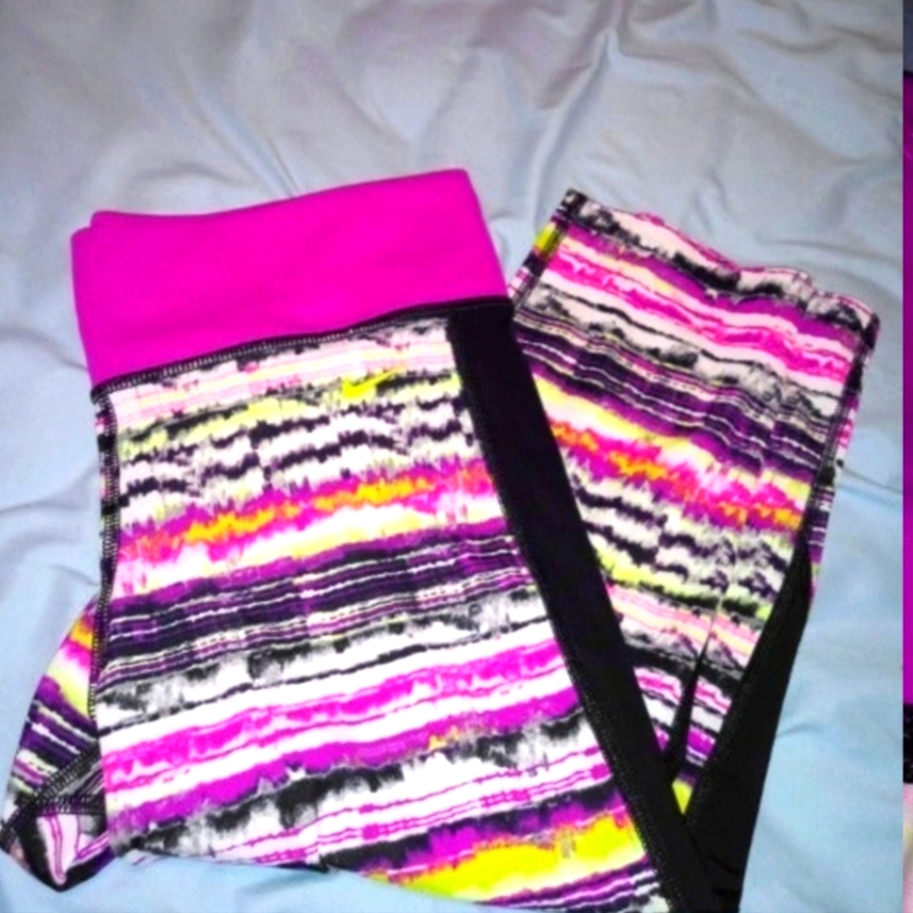 NIKE Capri